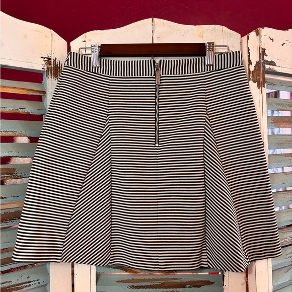 Michael Kors Black White Striped A-Line Skirt Size 4 - Picture 2 of 8